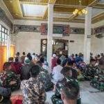 Satgas TMMD ke-123 Kodim 0605/Subang Laksanakan Shalat Jumat Berjamaah Bersama Warga