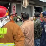 Tinjau Kebakaran Kios, Bupati Garut Soroti Pentingnya Sosialisasi Nomor Darurat