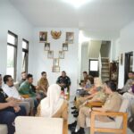 Tinjau Peternakan Sapi Perah di Cilawu, Bupati Garut Targetkan Peningkatan Kualitas Produk Olahan Susu