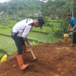 Peringati HJG ke-213, Kecamatan Banjarwangi Gelar Jumsih Serentak Bersama UPT PUPR