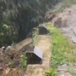 Hujan Deras Sebabkan TPT Jalan Desa di Ciudian Tergerus Longsor