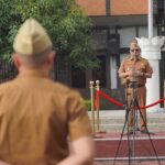 Pimpin Apel Gabungan, Bupati Garut Serahkan SK Kenaikan Pangkat dan Lepas PNS Purna Tugas