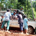 Libur Tanggal Merah, Anak-anak Sekolah dari Desa Cikadongdong Ikut Berperan Aktif