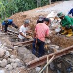 Wujudkan Lingkungan Tertata, Pembangunan Drainase Secara Swadaya Hubungkan Cidahu–Cibangkerong