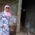 Memilukan, Nenek Emot Tinggal Sendiri di Rumah Lapuk yang Terancam Roboh di Singajaya
