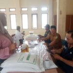Pemerintah Desa Jatimulya Salurkan Bansos Pangan untuk 858 KPM