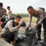 Polres Tasikmalaya Ajak Masyarakat Peduli Lingkungan Lewat Aksi Bersih-Bersih Alun-Alun Singaparna