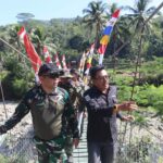 Dandim 0611/Garut Tinjau Jembatan Perintis Garuda, Salurkan Bantuan Sosial dan Santunan Anak Yatim di Cisompet