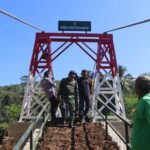 Dandim 0611/Garut Tinjau Jembatan Perintis Garuda, Salurkan Bantuan Sosial dan Santunan Anak Yatim di Cisompet