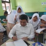 Bupati Garut Tinjau Langsung Hari Pertama Penerapan Jam Masuk Sekolah Pukul 06.30 WIB