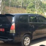 Mobil Plat Merah Pemkab Garut Dihadang Warga Saat Aksi Jalan Rusak