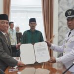 Lantik Dua Kades PAW, Bupati Garut Dorong Inovasi dan Partisipasi Masyarakat