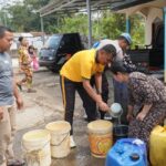 Kemarau Panjang, Polres Tasikmalaya Kirim 5.000 Liter Air Bersih ke Warga Mangunreja