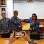 Minyak Akar Wangi Garut Resmi Dapat Sertifikat Indikasi Geografis