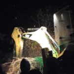 Alat Berat Dikerahkan, Petugas Berpacu Evakuasi Material Longsor yang Putus Akses Jalan di Peundeuy Garut