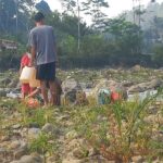 Tak Kunjung Dapat Bantuan Air Bersih, Warga Limustilu Garut Terpaksa Minum Air Sungai